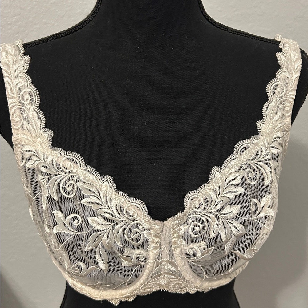 Woman’s Soma 36D underwire bra. - Picture 2 of 8